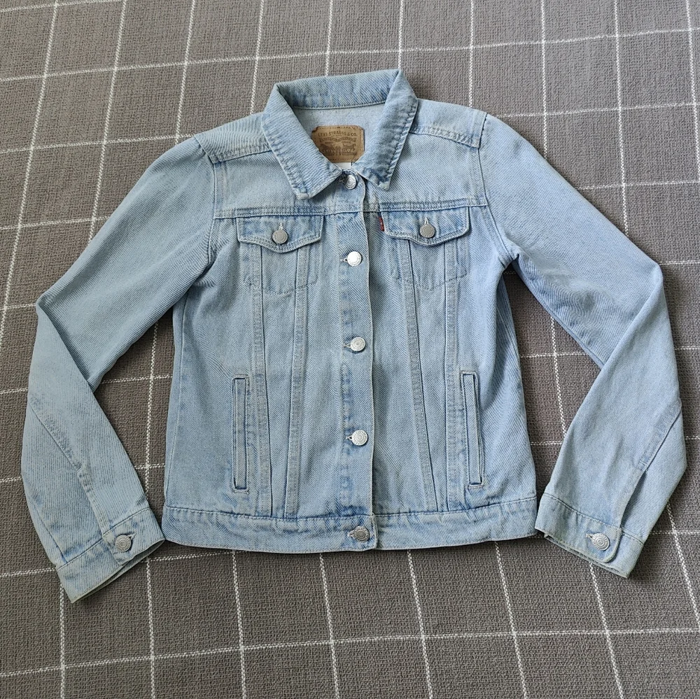 Levi's Classic Trucker Jean Jacket - Picture 1 of 8